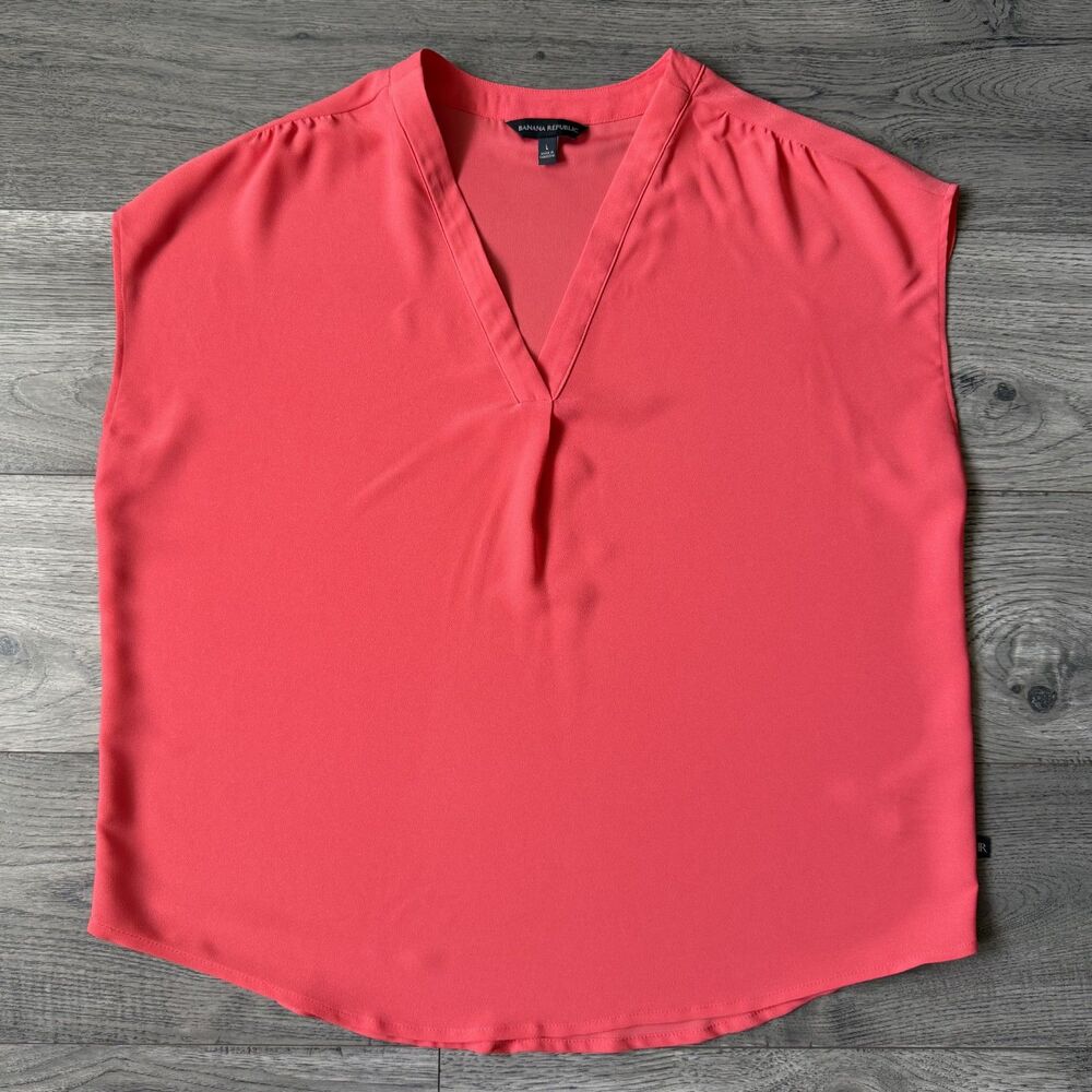 Banana Republic‎ Coral Pink V-Neck Pleated Shell - Size Large